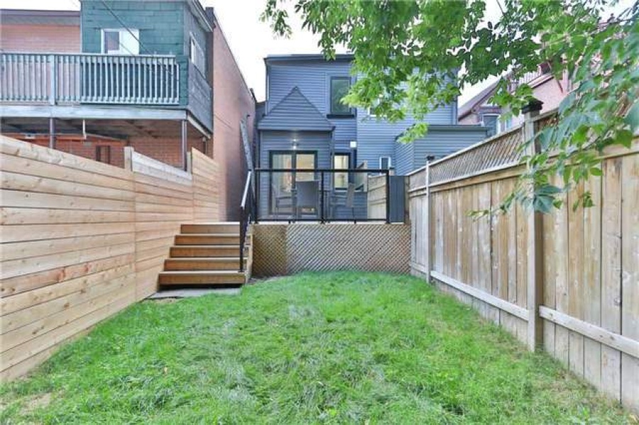 217A Leslie, Toronto, Canada, 3 Bedrooms Bedrooms, ,2 BathroomsBathrooms,House,Purchased,Leslie,1120