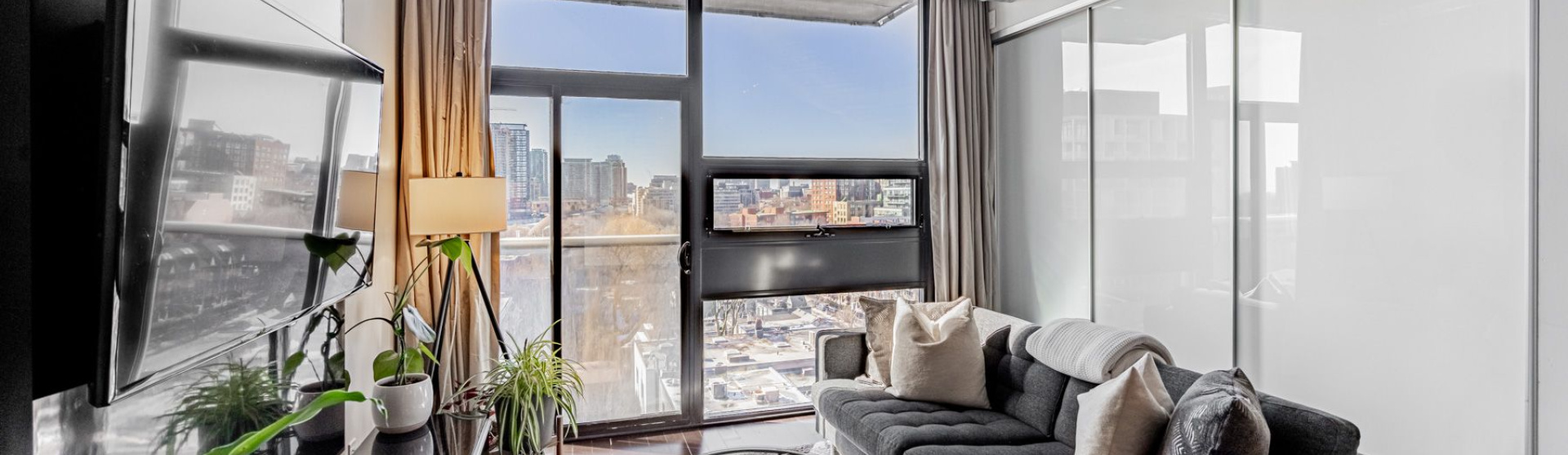 60 Bathurst St, Toronto, Ontario, Canada N6B 1N8, 1 Bedroom Bedrooms, ,1 BathroomBathrooms,Condo,Sold,Sixty Lofts,Bathurst St,8,1449