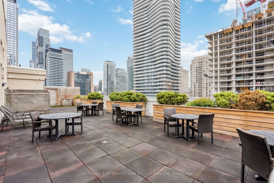 8 Wellesley, Toronto, Ontario, Canada M4Y 3B2, 2 Bedrooms Bedrooms, ,2 BathroomsBathrooms,Condo,Purchased,Wellesley,3,1456