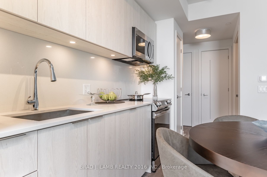 357 King St W, Toronto, Ontario, Canada M5V 0S7, 2 Bedrooms Bedrooms, ,2 BathroomsBathrooms,Condo,Purchased,357 King St W Condos,King St W,27,1458