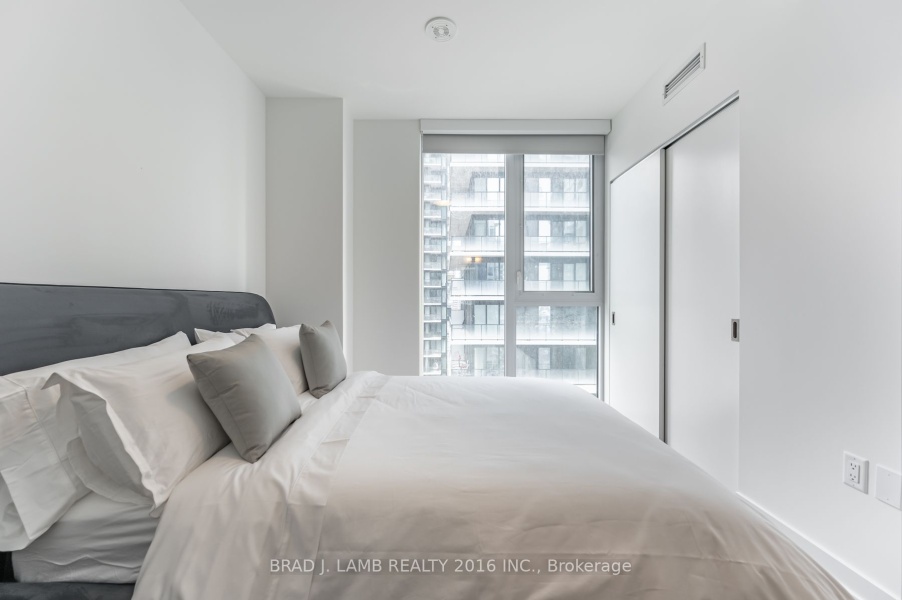 357 King St W, Toronto, Ontario, Canada M5V 0S7, 2 Bedrooms Bedrooms, ,2 BathroomsBathrooms,Condo,Purchased,357 King St W Condos,King St W,27,1458